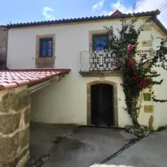 Espaciosa casa de aldea, arte y descanso