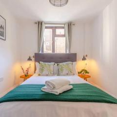 Bright 2 Bedroom House in Kennington