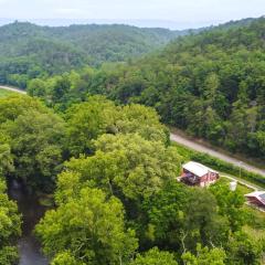 Eagle Rock Cottage Cozy Creekside Getaway with Deck