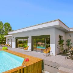 Amazing Home In Montlimar With Outdoor Swimming Pool