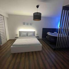 Grand Studio avec Jacuzzi