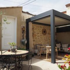 Small holiday home with courtyard, Bellegarde