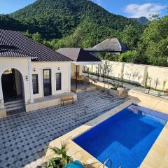 Luxury Villa with Mountain scenery