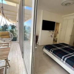luxury boutique apartment 2BR With balcony on the sea