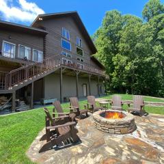 Overlook Mountain Retreat with million dollar views, fire pit and hot tub!