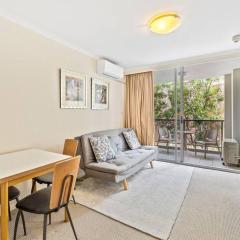 Chippendale Apartment with pool, Gym and Balcony Self Catering