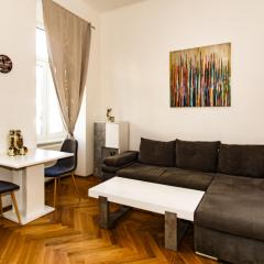 Raimond Apartment