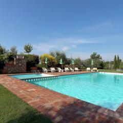 Modern Holiday Home in Foiano della Chiana with Pool