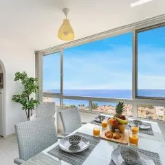 Coastal Charm Renovated 2Bed Apt, Pool, Sea Views