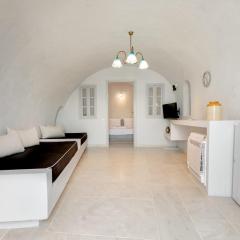 Charming Santorini Villa 1 Bedroom Family Room Wonderful Caldera Sea Views Close to City Centre Fira