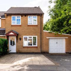 Cheerful 3 Bedroom Family Home with parking