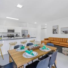 Up to 16 guests! Modern house near Wynwood