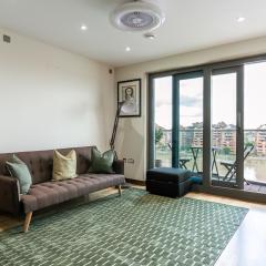 Livestay-Stunning Apartment With Private Balcony & River Views