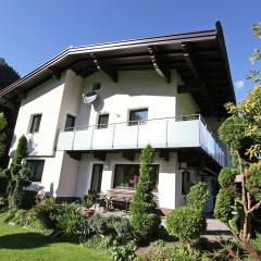 Cozy Apartment in Aschau im Zillertal near Ski Lift