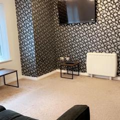 2 bedroom apartment with Free parking WI-FI, very close to AO Arena & City Centre