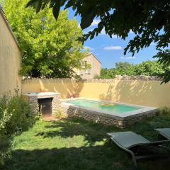 Charming village house in Goult