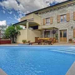 Villa in Svetvincenat with Pool & Beach