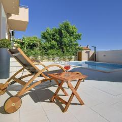 Holiday Home in Li njan near the Beach