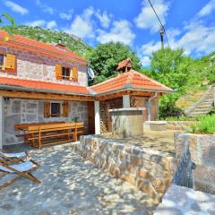 Cozy Holiday Home with Garden in Starigrad