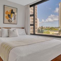 Deluxe Waikiki Condo Pool View FREE Parking & Wi-Fi