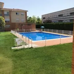 VUT EL PARQUE -con piscina en verano - APARCAMIENTO EN CALLE Y PARKING GRATIS EN EL CENTRO
