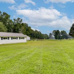 Dawsonville Apartment with Covered Patio!