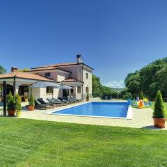 Villa in Rovinj with Private Pool and Sea Nearby