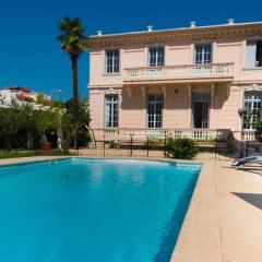Divine Villa with a large pool in the heart of Nice