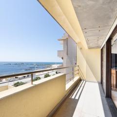 Host Wise - Spacious & Sunny Vintage Apartment at the Beach