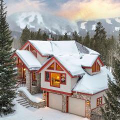 Happy Trails Lodge Home: Large, Stylish, Hot Tub