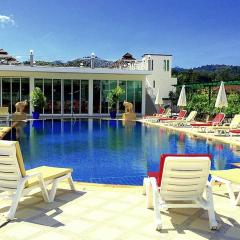 Stunning 4-BR House with Inviting Swimming Pool