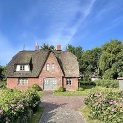 Reetdachhaushaelfte-1