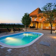 Charming Holiday Home in Prkos with Swimming Pool