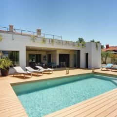 Modern detached villa with sea view and private pool