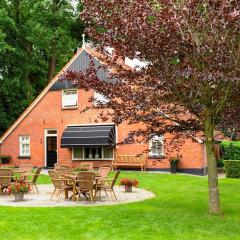 Beautiful group accommodation with hot tub and Finnish kota, located in Twente