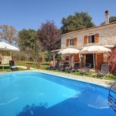 Rustic villa with private pool located in central Istria for relaxing holidays