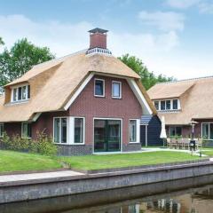 Wellness villa with sauna, at a holiday park on the water in Friesland