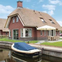 Atmospheric villa with sauna, in a holiday park on the water in Friesland