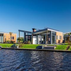 Beautiful chalet with a jetty, near Frisian lakes