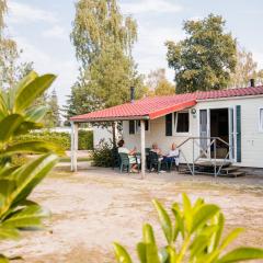 Cozy chalet in holiday park swimming pool and on the Leukermeer