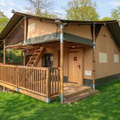 XL Glamping tent with bathroom, in a holiday park right on a recreational lake