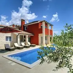 Modern Holiday Home with Pool in Bratulici