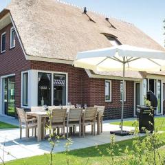 Beautiful villa with sauna, in a holiday park on the water in Friesland