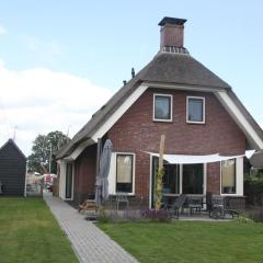 Atmospheric villa with large garden, in a holiday park in Friesland
