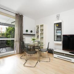 Cozy Apartment Karpia 17 with Terrace & PARKING in Poznań by Renters