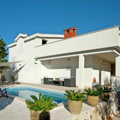 Holiday Home in Okrug Gornji near the Sea