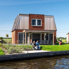 Spacious holiday home with private jetty right on the water