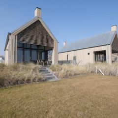 Modern design lodge with combi microwave, in national park