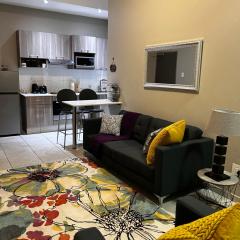 Neat and cozy apartment in central Rosebank with unlimited Wi-Fi and backup power