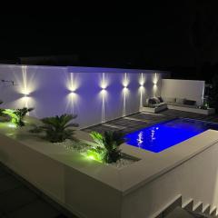 Villa Giuliana Luxury Home: piscina, solarium, barbecue. A pochi passi dal mare